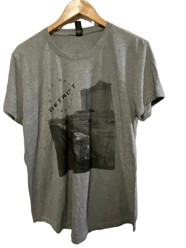 Ladies 2XL comfy tee train station