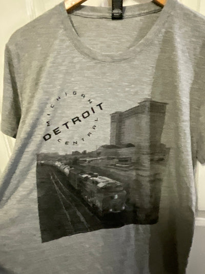 Ladies 2XL comfy tee train station